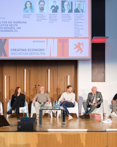 Panel auf dem 8. Kreativwirtschaftstag: CLUK Panel v.l.n.r: Vivian Perkovicz, Leslie Hudson, Lutz Dietzold, Eno Henze, Stephan Käfer, Rolf Mehnert