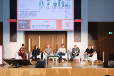 Panel auf dem 8. Kreativwirtschaftstag: CLUK Panel v.l.n.r: Vivian Perkovicz, Leslie Hudson, Lutz Dietzold, Eno Henze, Stephan Käfer, Rolf Mehnert